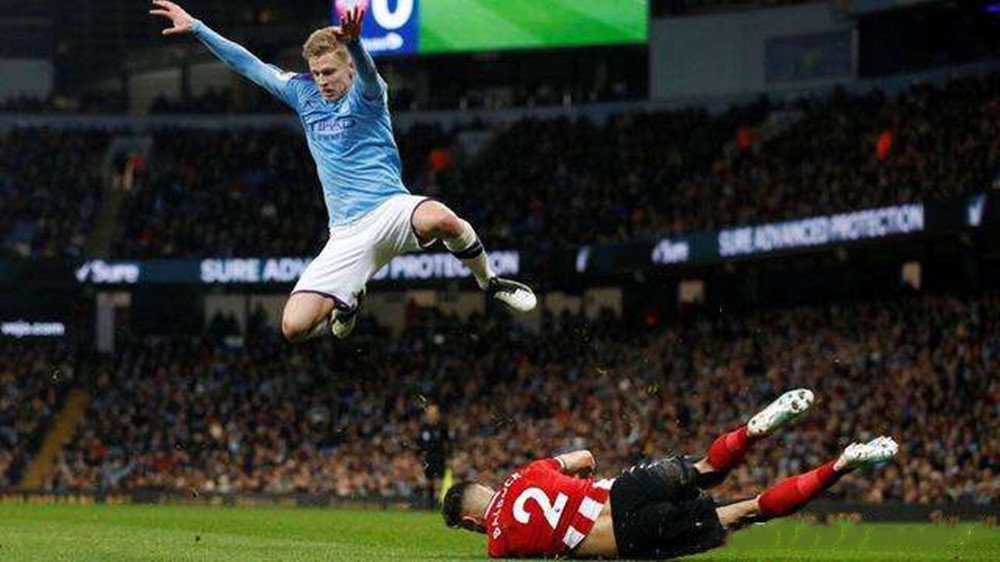  特里皮尔精准任意球绝杀伯恩茅斯  