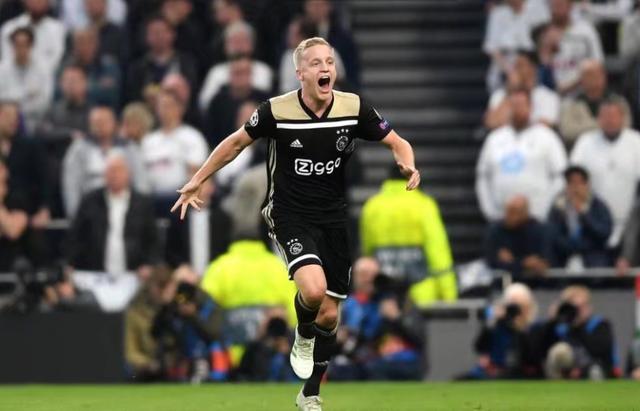  弗赖堡青春风暴席卷德甲，U23小将集体爆发  