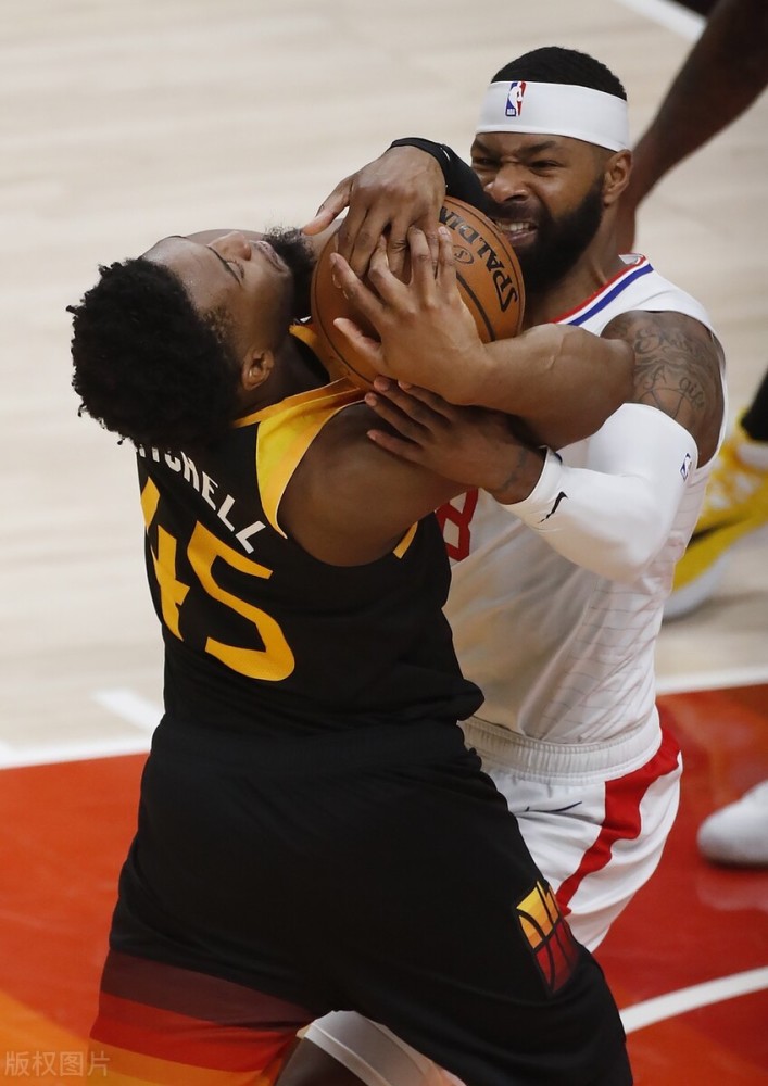  快船双星合砍80分力克爵士  