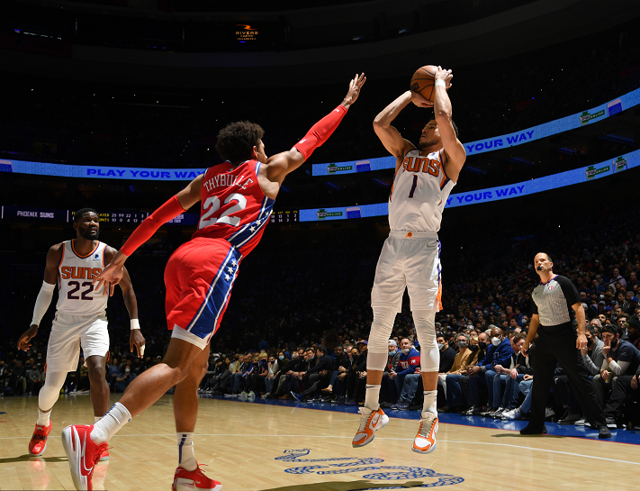  布克44分太阳力克西部榜首  