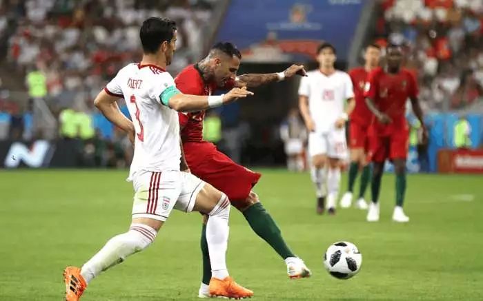  斯佩齐亚绝境逢生，补时点球扳平紫百合