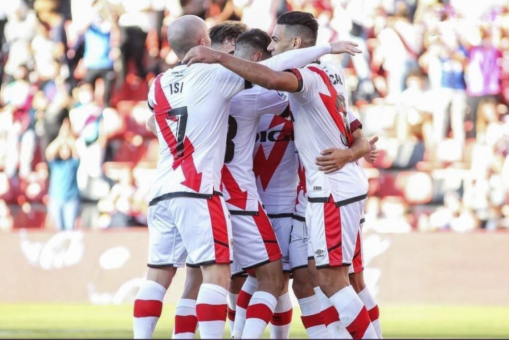  维罗纳黄蓝军团防守反击，意甲中游球队演绎经典战术